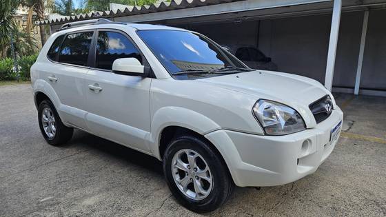 HYUNDAI TUCSON 2.0 MPFI GLS 16V 143CV 2WD FLEX 4P AUTOMÁTICO HYUNDAI TUCSON 2.0 MPFI GLS 16V 143CV 2WD FLEX 4P AUTOMÁTICO